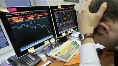 ملياردير يفقد 1.8 مليار دولار من ثروته بسبب موظف