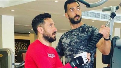 شاهد.. معلول في الجيم للحفاظ على لياقته