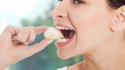 رئيس قسم المناعة بقصر العيني: تناول فصي ثوم علي معدة خاوية يقاوم كورونا