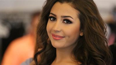 المطربة جنات تحيي حفلاً 