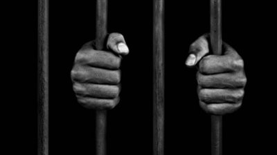 أبشع جرائم القتل خلال أسبوعين.. عامل يطعن والده ويجلس بجوار الجثة.. أب يقتل نجلته بعصي خشب.. وجثة متقطعة في قنا