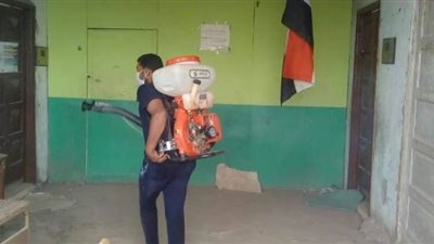 مبادرة شبابية لتطهير وتعقيم منازل كبار السن في نقادة بقنا | صور