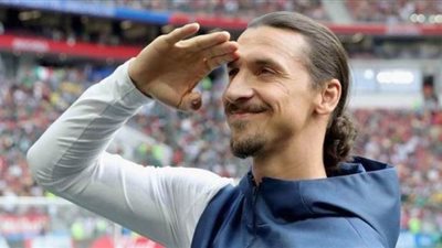 إبراهيموفيتش يتدرب مع فريق سويدي بعد توقف الدوري الإيطالي