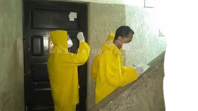 بعد إصابة أحد أفراده بكورونا.. الطب الوقائي بقنا يطهر منزلا ويعزل أهله | صور