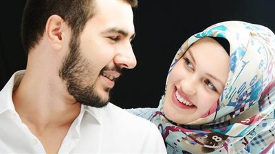 حكم تقبيل الزوجة أثناء الصيام؟