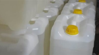 ضبط ٨٠٠ لتر كحول مسرطن و18 ألف جوانتي قبل طرحهم بأسواق كفر الشيخ | صور