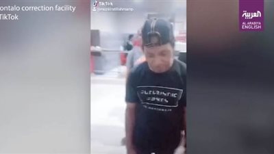 سجناء يحتفلون بالإفراج عنهم مبكرا بأداء 