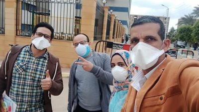 طاقم العزل الطبي بـ