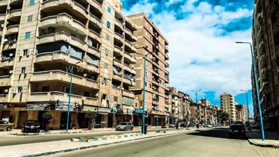 15 صورة ترصد التزام أصحاب المحال بقرار الغلق الكامل في مطروح