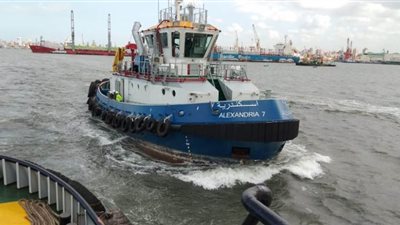 السفن والقاطرات البحرية بميناء الإسكندرية تطلق أبواقها تحية لفرق مكافحة كورونا | صور
