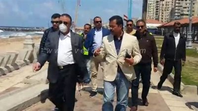 محافظ الإسكندرية في جولة على الكورنيش للتأكد من منع التجمعات| صور