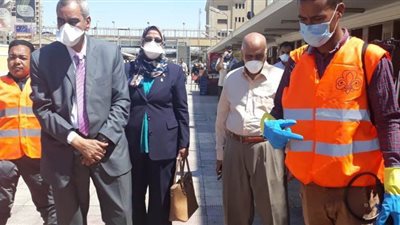 نائب محافظ قنا ومسؤولي التضامن والمرأة يتابعون أعمال تعقيم المنشآت العامة | صور