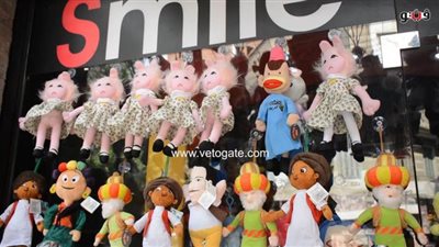 عروسة بيلا وبوجي وطمطم.. أبرز أشكال فوانيس رمضان | فيديو