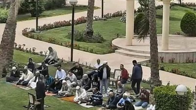 الصلاة في الشارع والبدروم هروبا من الرقابة.. والأوقاف تنهي خدمات المخالفين