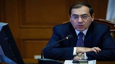 طارق الملا: استهلاك البنزين انخفض للنصف.. و60 دولارا السعر العادل لبرميل البترول