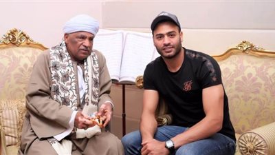 أبو جبل ينشر صورة مع والده: 