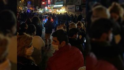 بعد إعلان حظرالتجوال.. معارك طاحنة وفوضى أمام المتاجر الغذائية في تركيا | فيديو