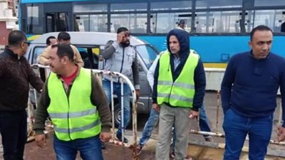 فض تجمعات المواطنين على كورنيش الإسكندرية بسبب كورونا | صور