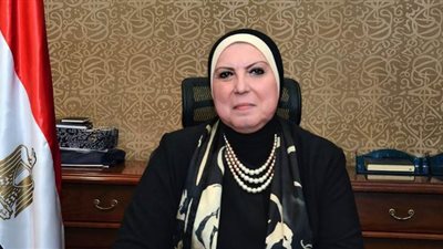 وزيرة الصناعة ورئيس 