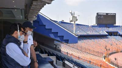 وزير الرياضة يتفقد مضمار الدراجات والملعب الرئيسي باستاد القاهرة