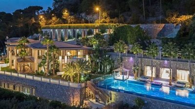 الصفقة السرية.. اعتراض طائرة تحمل 3 مليارديرات يصطحبون فتيات في فرنسا | فيديو