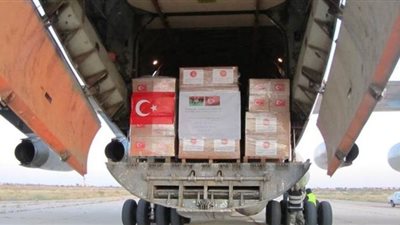 تركيا تسلم حكومة الوفاق الليبية مساعدات طبية ومخاوف من احتوائها على أسلحة| صور