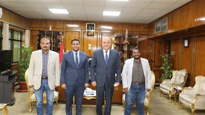 محافظ قنا: توزيع 1000 كرتونة غذائية على الأسر الأكثر فقرا