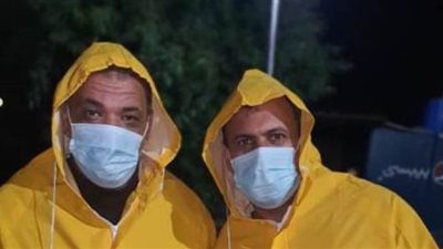 خمسة أصدقاء في مواجهة كورونا.. مبادرة تطوعية من شباب قرية الطويلة للدفاع عنها بوسائل الوقاية | صور