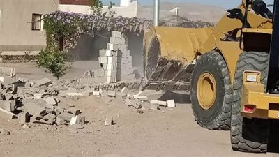 إزالة تعديات على مساحة 3000 متر مربع بقرية الوادي في طور سيناء | صور