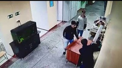 هروب جماعي لنزلاء مصحة عقلية شرق روسيا | فيديو