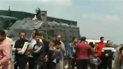 أمن الدقهلية يفرق المعترضين على دفن ضحية كورونا بالغاز المسيل للدموع | فيديو