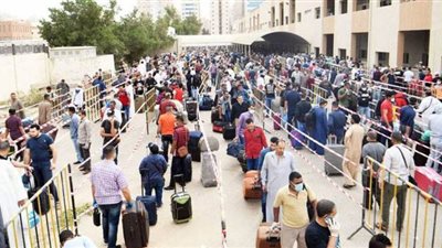 القبس الكويتية: حجر 9 آلاف مصري في مخيم كبد لحين سفرهم