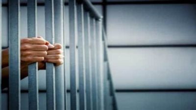 تجديد حبس صاحب مكتب مستلزمات طبية لحيازته 10 آلاف قرص مخدر بالساحل