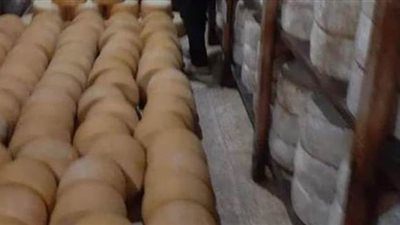 ضبط 6 أطنان جبنة رومي مجهولة المصدر.. وتحرير 27 محضر تمويني بالبحيرة