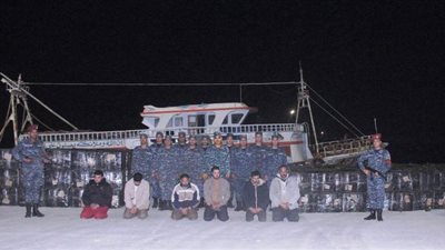 القوات البحرية تضبط كميات كبيرة من السجائر المهربة على بلنص صيد