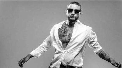 أحمد الفيشاوي يكشف عن شبيه والده