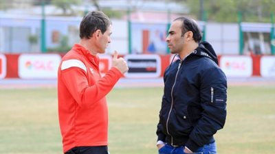 ماذا يفعل الجهاز الفني للأهلي خلال فترة تجميد النشاط ؟