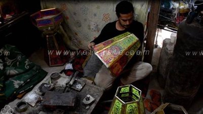 رب ضارة نافعة.. الفانوس الصاج بديلا للصيني في السوق بسبب كورونا | فيديو