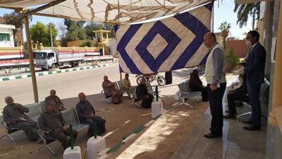 محافظ الوادي الجديد: صرف معاشات 3487 مستفيدا من مكاتب البريد