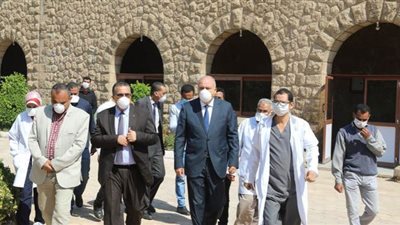 محافظ قنا يتابع الإجراءات الاحترازية لمواجهة فيروس كورونا بمستشفيي الحميات والصدر | صور