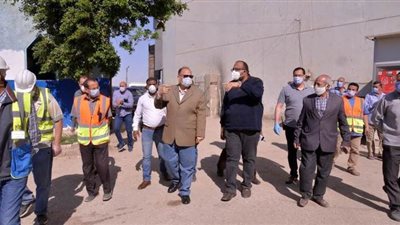 محافظ أسيوط يستعرض خطة شركة المياه لتطهير المراكز والأحياء