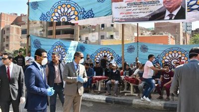 محافظ الفيوم يتفقد منافذ صرف منحة العمالة غير المنتظمة