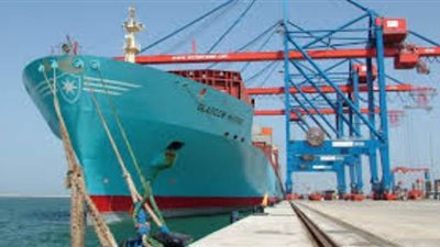 قيادات الهيئة الاقتصادية لقناة السويس يتبرعون بـ20% من رواتبهم  لـ