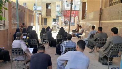 محافظة سوهاج: صرف منحة العمالة غير المنتظمة بدون معوقات | صور