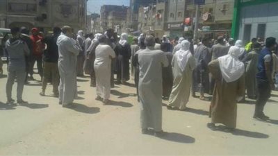 زحام العمالة غير المنتظمة بكفر الشيخ خلال صرف منحة القوى العاملة