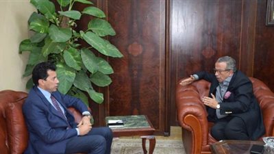 وزير الرياضة يناقش مع الجنايني دعم الأندية الرياضية بسبب فيروس كورونا