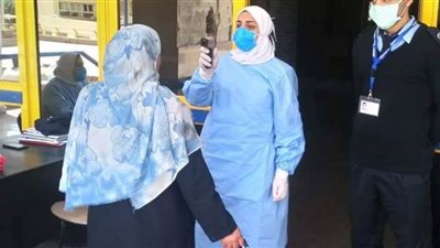 المستشفيات الجامعية بالإسكندرية تفحص العاملين يومياً | صور