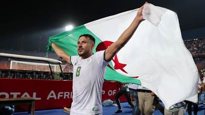 بعد ارتباط اسمه بالأهلي.. يوسف البلايلي يحسم موقفه في السعودية