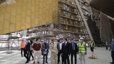 تفاصيل زيارة وزير السياحة والآثار للمتحف المصري الكبير| صور