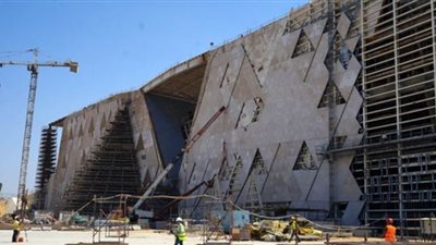 السياحة تكشف أساليب حماية العاملين بالمتحف المصري الكبير من كورونا